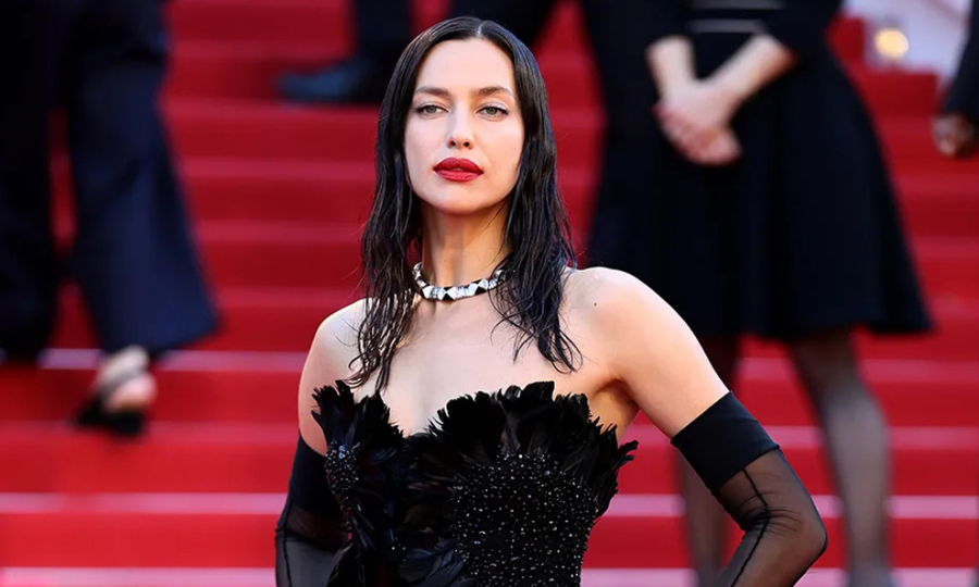 Irina Shayk hóa 'thiên nga đen' trên thảm đỏ Cannes