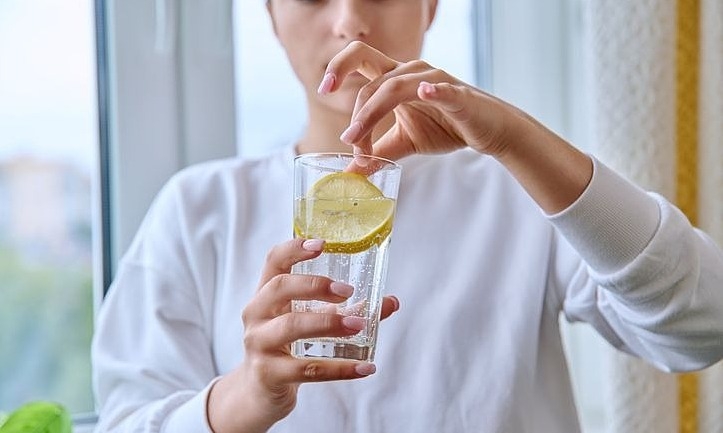 4 việc làm khi thức dậy giúp sống khỏe, trẻ lâu