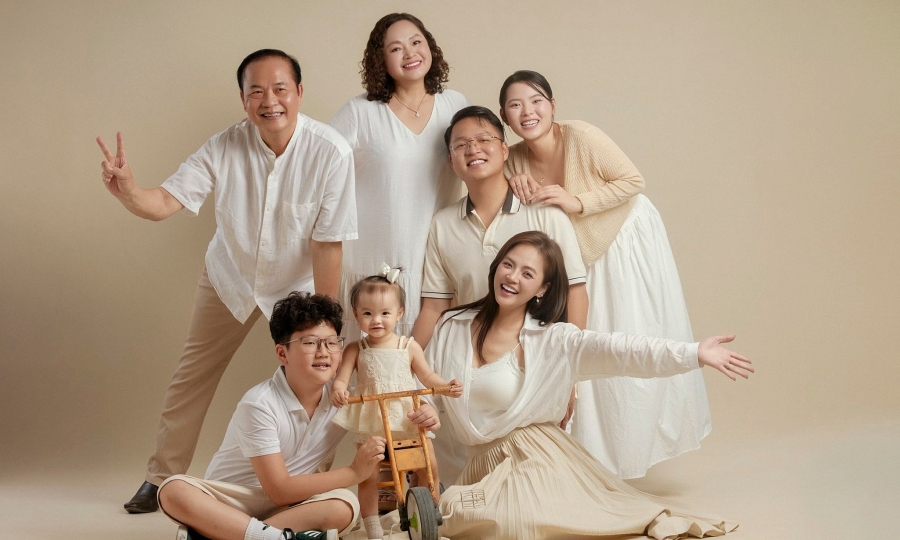 Thu Quỳnh khoe hôn nhân hạnh phúc của bố mẹ
