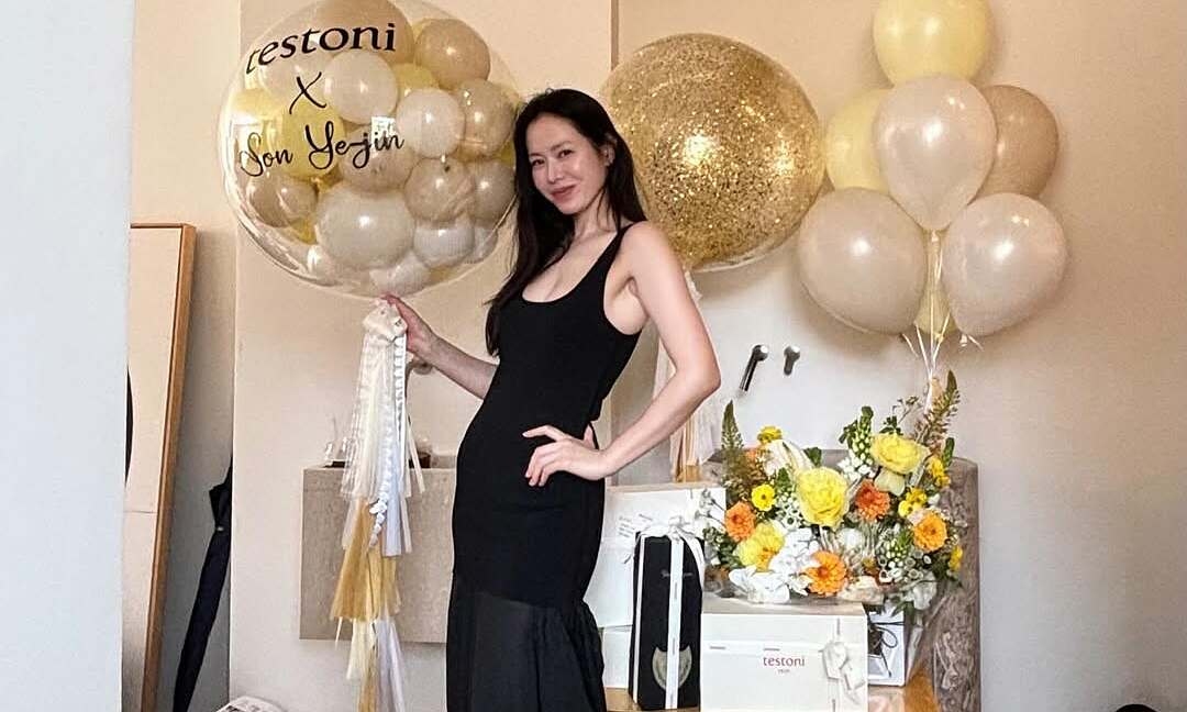 Sao châu Á 28/5: Son Ye Jin, Ngô Cẩn Ngôn khoe vóc dáng 'gái một con'