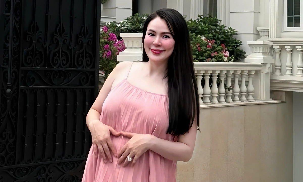 Sắc vóc Phương Lê khi mang bầu ở tuổi U50