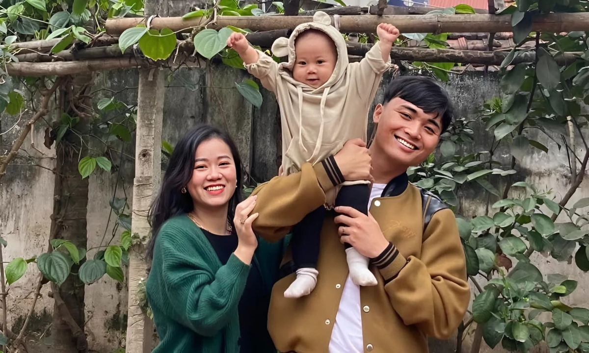 Vợ 'anh tài' HuyR: 'Kiếm được bao nhiêu tiền, chồng cho tôi hết'
