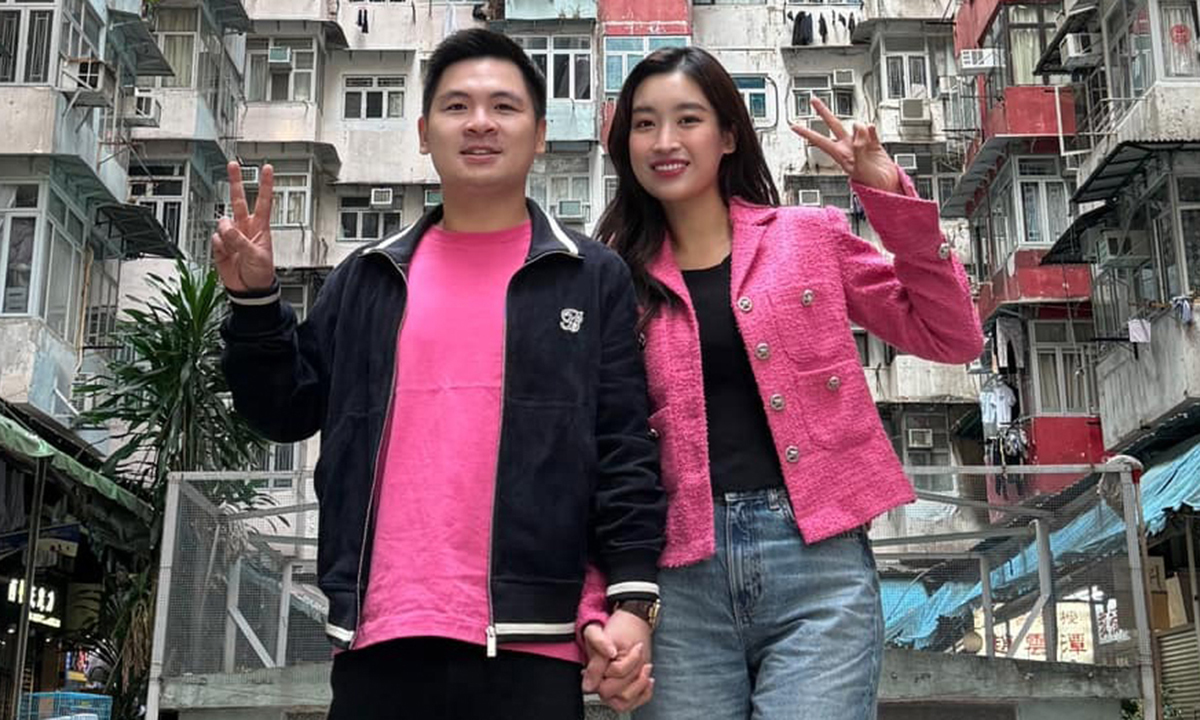 Đỗ Mỹ Linh và chồng 'đi khắp thế gian' với đồ đồng điệu