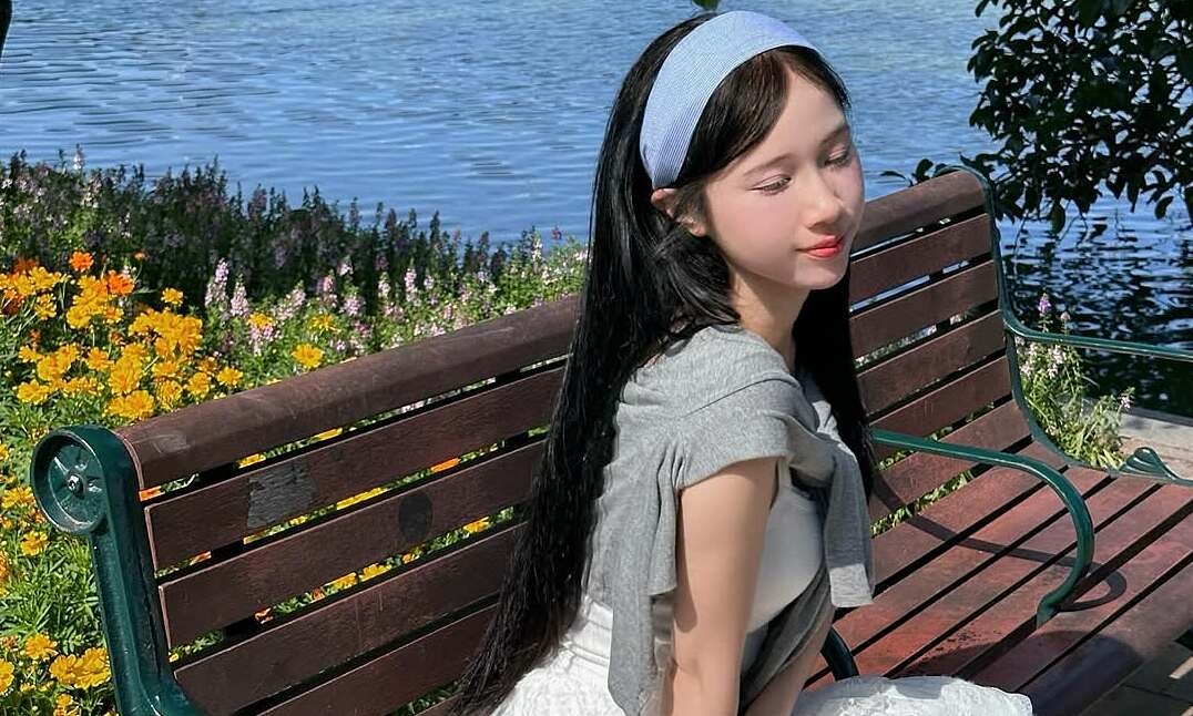 Giới trẻ chụp Hồ Gươm 'vibe châu Âu' sáng chớm thu