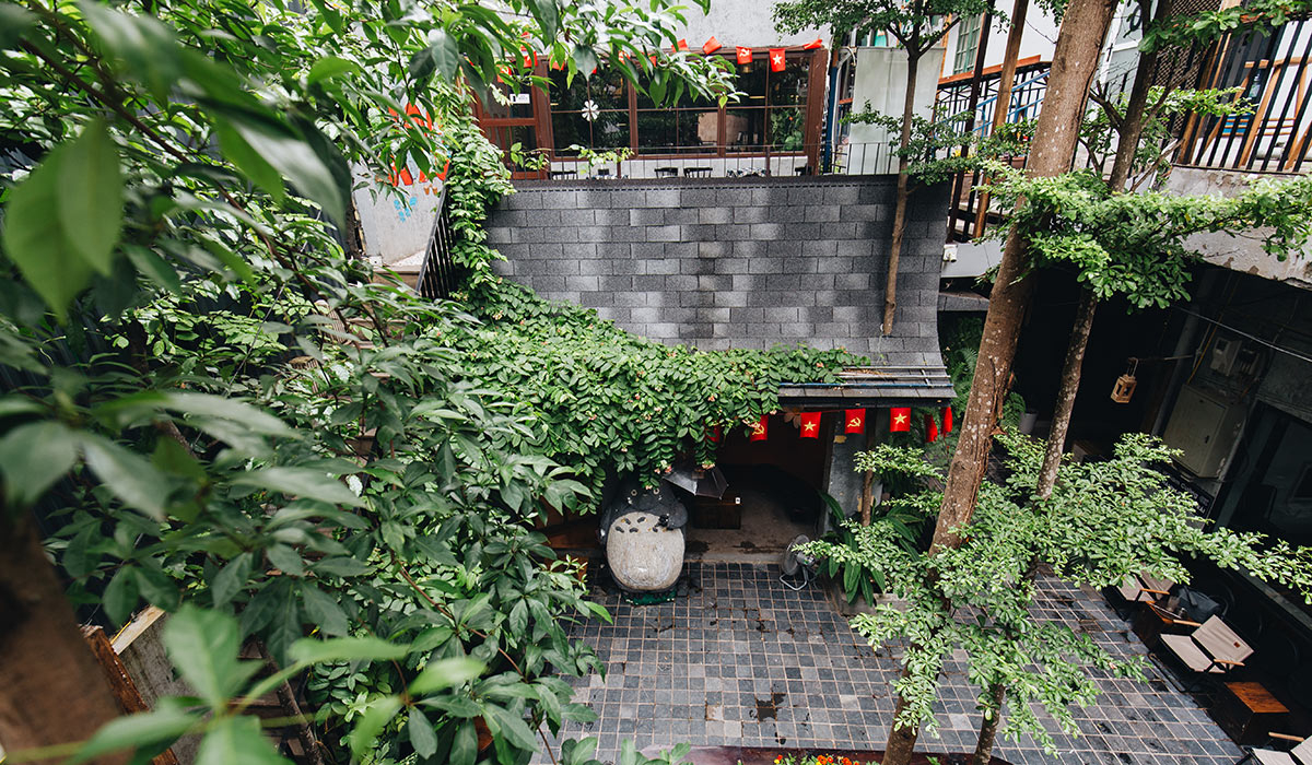 Khu tổ hợp cà phê rộng hơn 1.000 m2 bao phủ bởi cây xanh