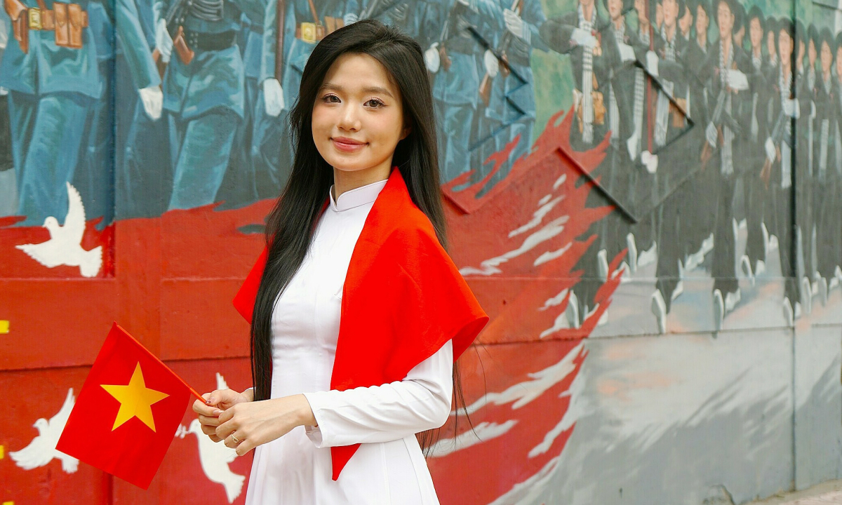 Người trẻ check-in đường tranh 'Việt Nam tươi đẹp' lớn nhất nước