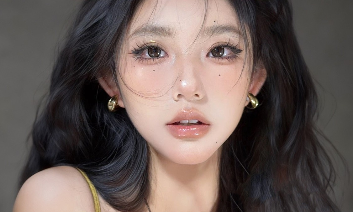 Mẹo thoa son giúp môi căng mọng không cần filler