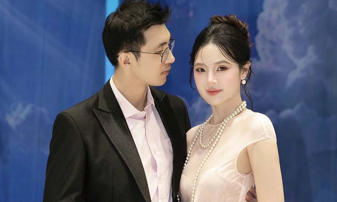 Midu và ông xã đại gia được khen khi diện đồ đôi đi ăn cưới