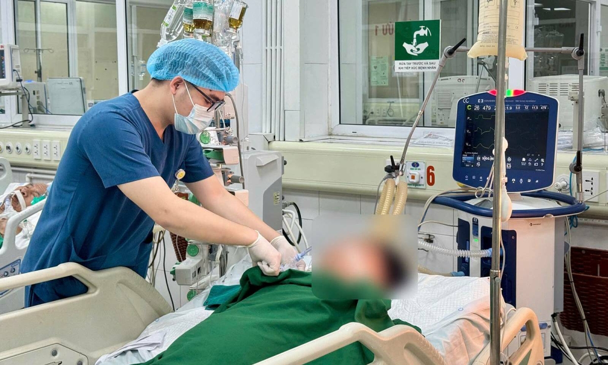 Nôn cả lít máu sau khi uống rượu nhiều liên tục xuyên Tết