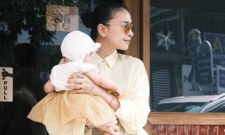 Thời trang 'mẹ bỉm sữa' được khen 'chất chơi' của Ngô Thanh Vân