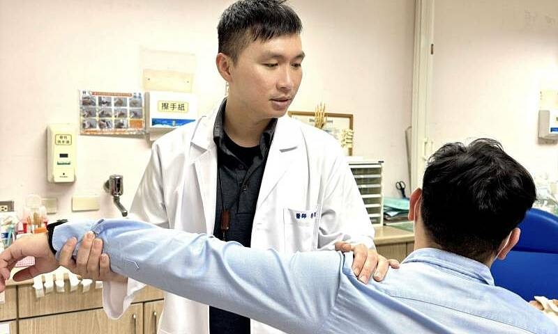 Vai đau cứng sau Tết - dấu hiệu đường huyết mất kiểm soát