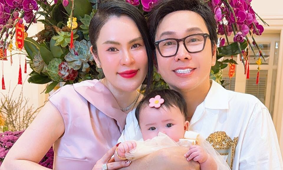 Con gái Phương Lê - Vũ Luân được chưng diện như búp bê