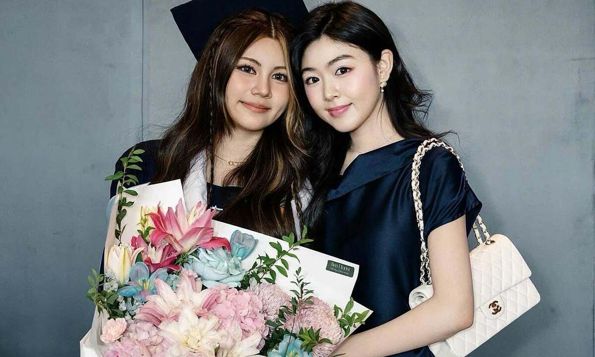 Lọ Lem diện set đồ gần 200 triệu đồng mừng em gái tốt nghiệp