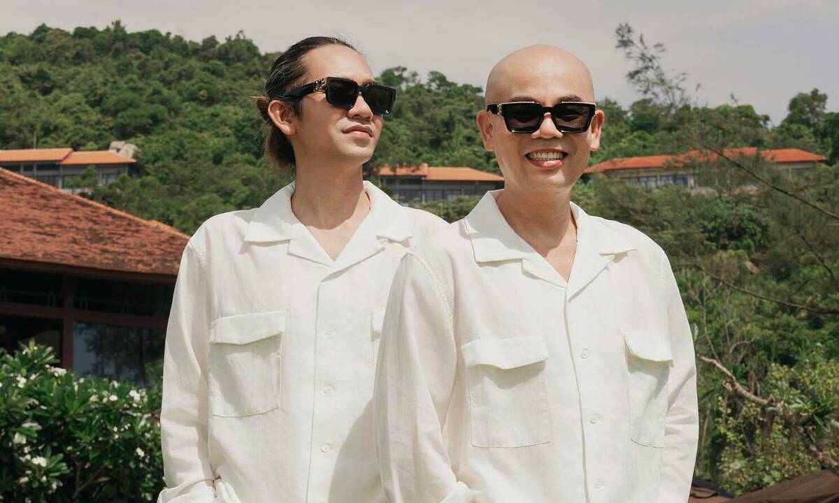 Vũ Ngọc và Son dựng sàn runway 250 m ở vịnh biển Lăng Cô