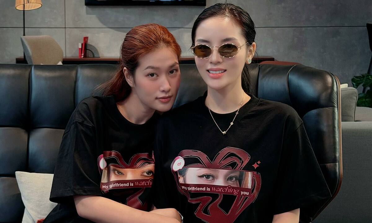 Kỳ Duyên - Thiên Ân mặc áo đôi in hình đối phương