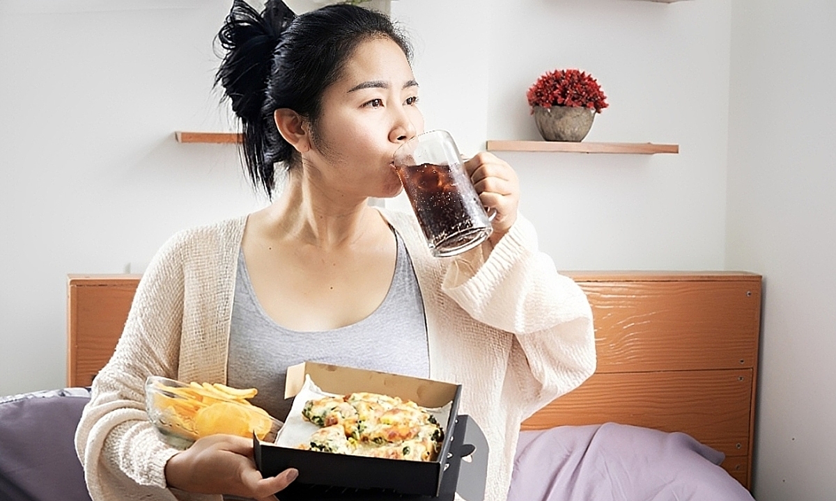 Sau tuổi 40, bỏ ngay 7 thói quen ăn uống khiến bạn già nhanh